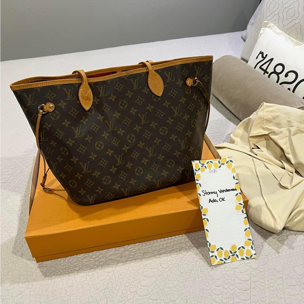 Neverfull MM Monogram with cherry red interior